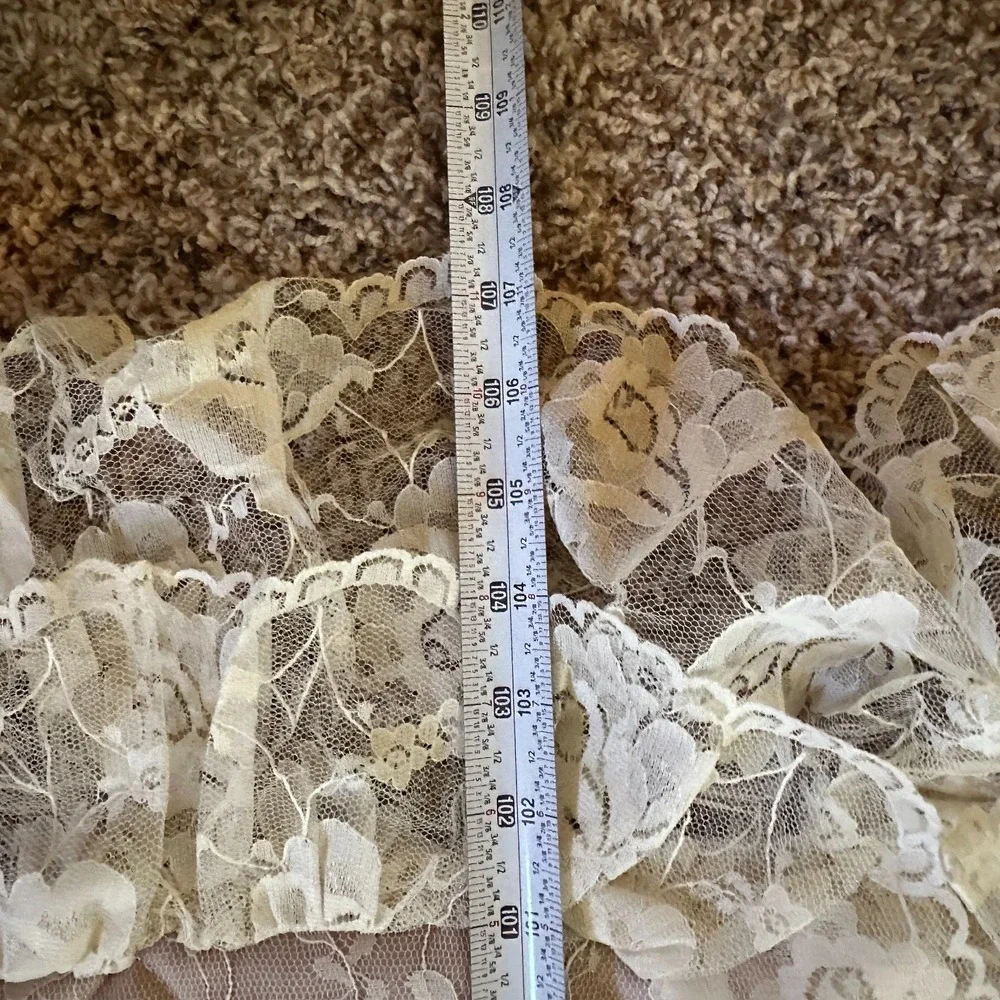 VINTAGE USA Floral Lace‎ Overlay Twin Comforter Blanket Quilt Ruffle Trim 107X80